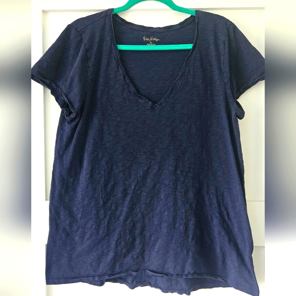 Lilly Pulitzer Dark Blue Short Sleeve V-Neck Tee. Size XL